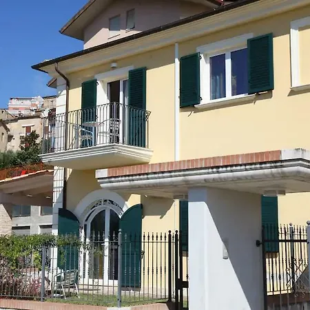 Πανσιόν A Casa Di Desideria Monsampolo Del Tronto