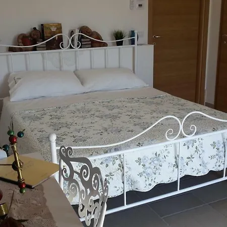 Πανσιόν A Casa Di Desideria Monsampolo Del Tronto